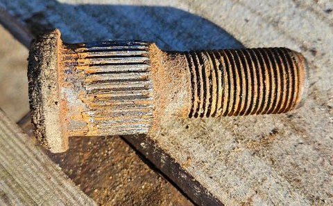 USED, TAKE OFF - LEFT HAND WHEEL STUD FOR 2.5 TON M35A1 - M35A2 - M35A3 10896719-1