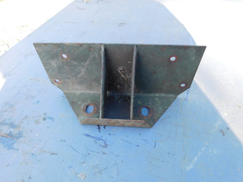 USED, TAKE OFF - REAR CAB MOUNT BRACKET FOR 2.5 TON - 7529295