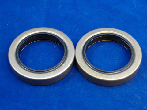 TWO PINION SEALS FOR M35A2 - M35A3 7521241
