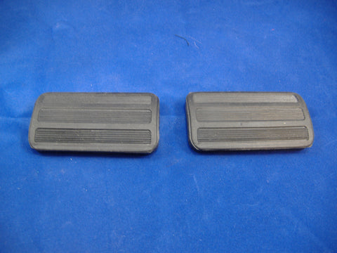 PAIR OF CLUTCH AND BRAKE PEDAL PADS M35A2, M54A2, M809 - 7520971