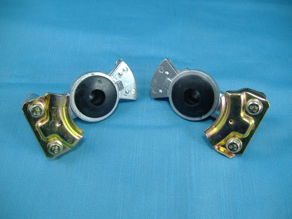 PAIR OF UNIVERSAL STYLE GLAD HAND WITH 1/2" NPT PIPE THREAD M35a2 parts, m35a3 parts, military truck, military truck parts, army truck parts, army surplus, military surplus, surplus parts, m809 parts, m813 parts, m54a2 parts, m715, m37, m998 hmmwv, m816, m939 parts, m932 parts, m936 parts, m109a3 parts, m109a2 parts, m44 military truck, deuce and a half, eastern surplus, m151 parts, jeep, military jeep, eriks surplus, big mikes motorpool, big mikes surplus, big mikes army truck parts, big mike’s motor pool,