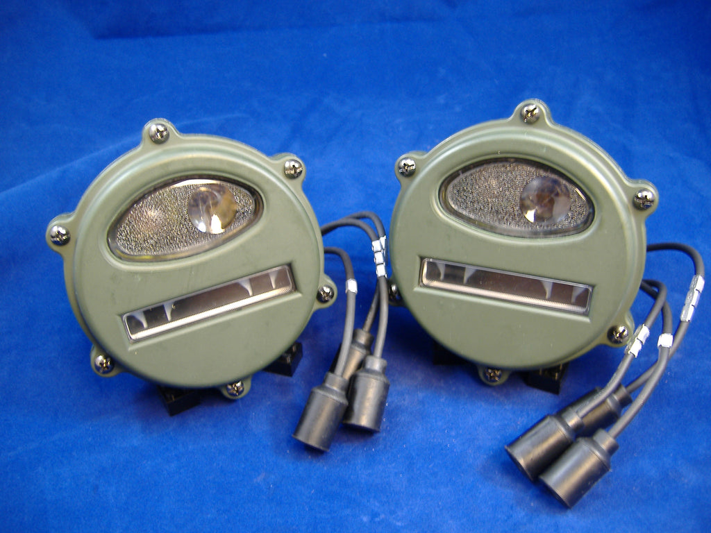 PAIR OF EARLY STYLE MILITARY VEHICLE FRONT PARKING/TURN SIGNAL LIGHTS M35A1 M37 M38 7762614 # 7762614, MS53047-1, 8376368 M35A2 PARTS MILITARY TRUCK PARTS
